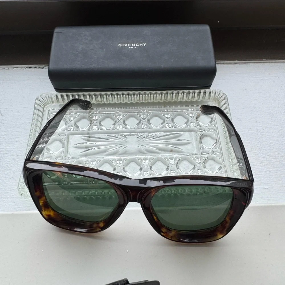 Givenchy sunglasses - Picture 1 of 6